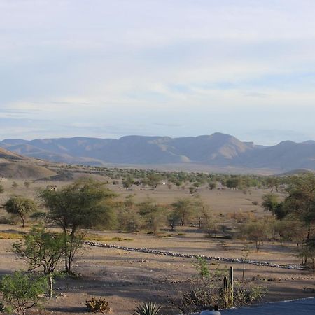 Fort Sesfontein Lodge & Safaris מראה חיצוני תמונה