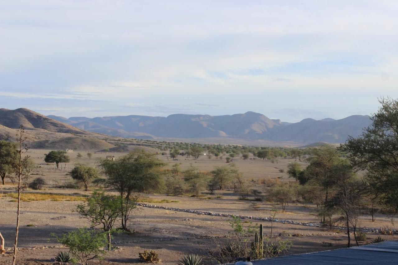 Fort Sesfontein Lodge & Safaris מראה חיצוני תמונה