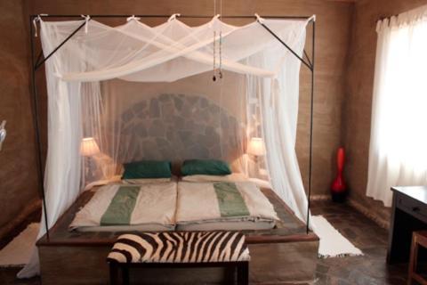 Fort Sesfontein Lodge & Safaris מראה חיצוני תמונה