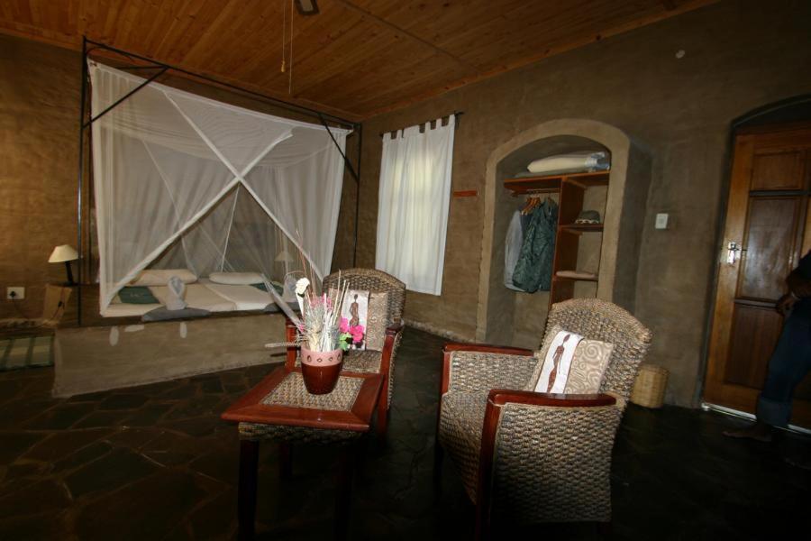 Fort Sesfontein Lodge & Safaris מראה חיצוני תמונה