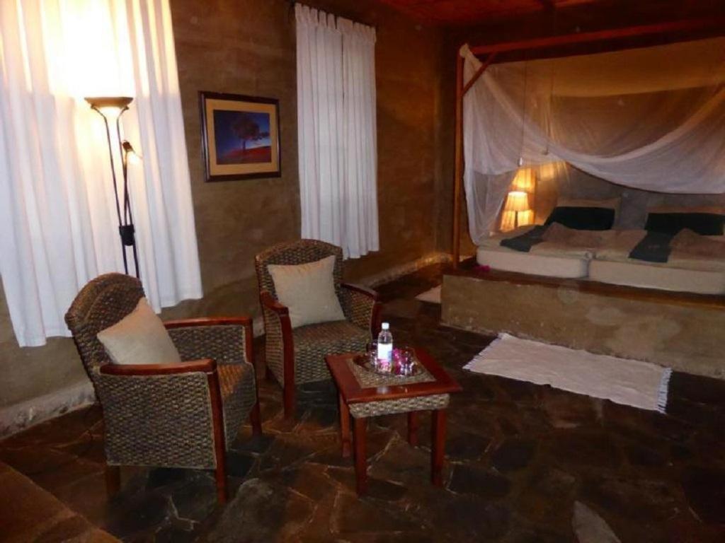 Fort Sesfontein Lodge & Safaris מראה חיצוני תמונה
