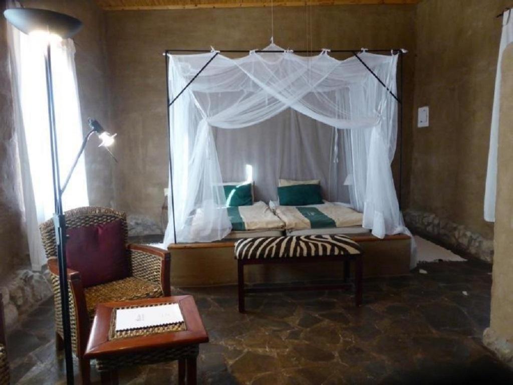 Fort Sesfontein Lodge & Safaris מראה חיצוני תמונה