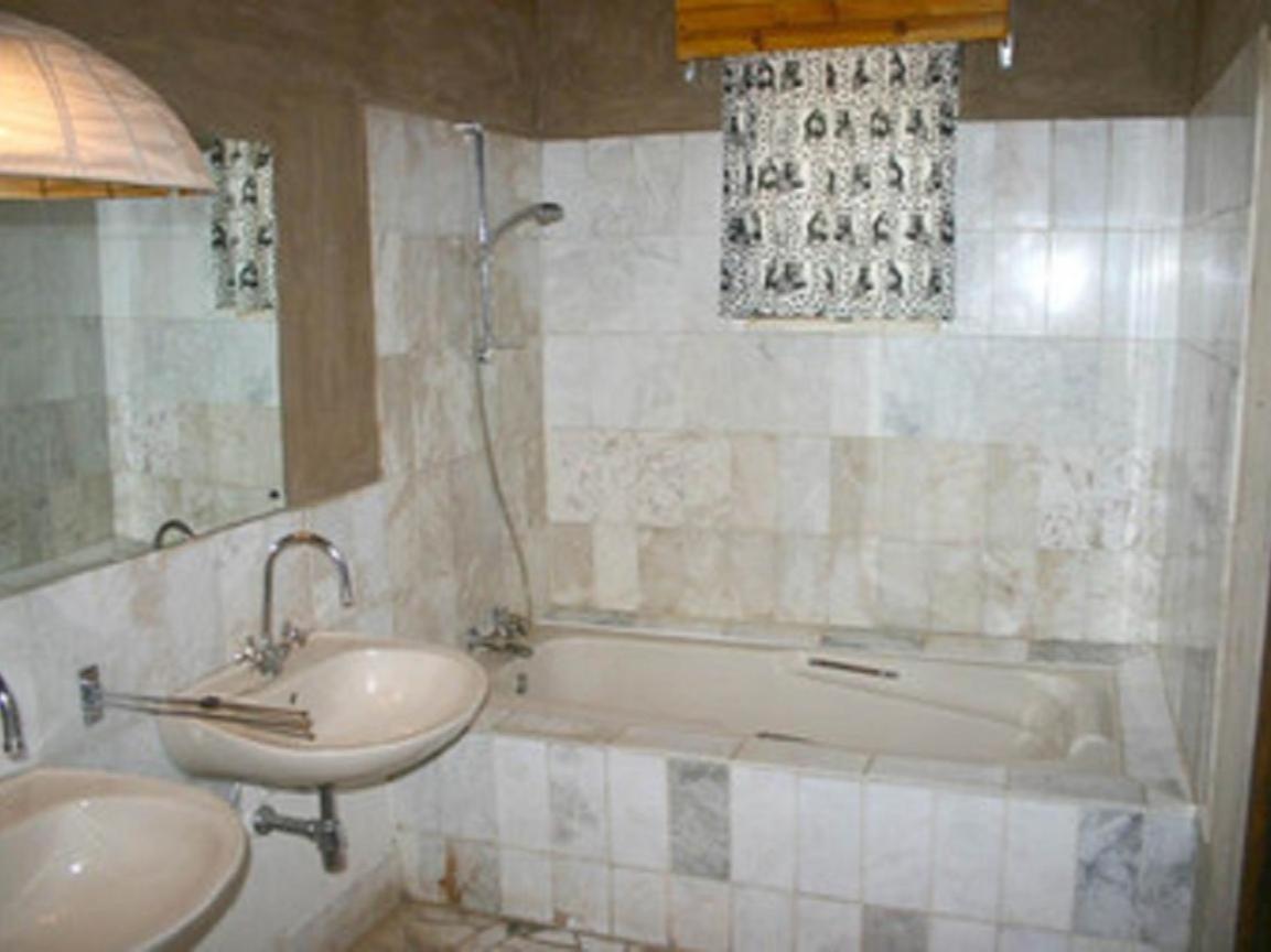 Fort Sesfontein Lodge & Safaris מראה חיצוני תמונה