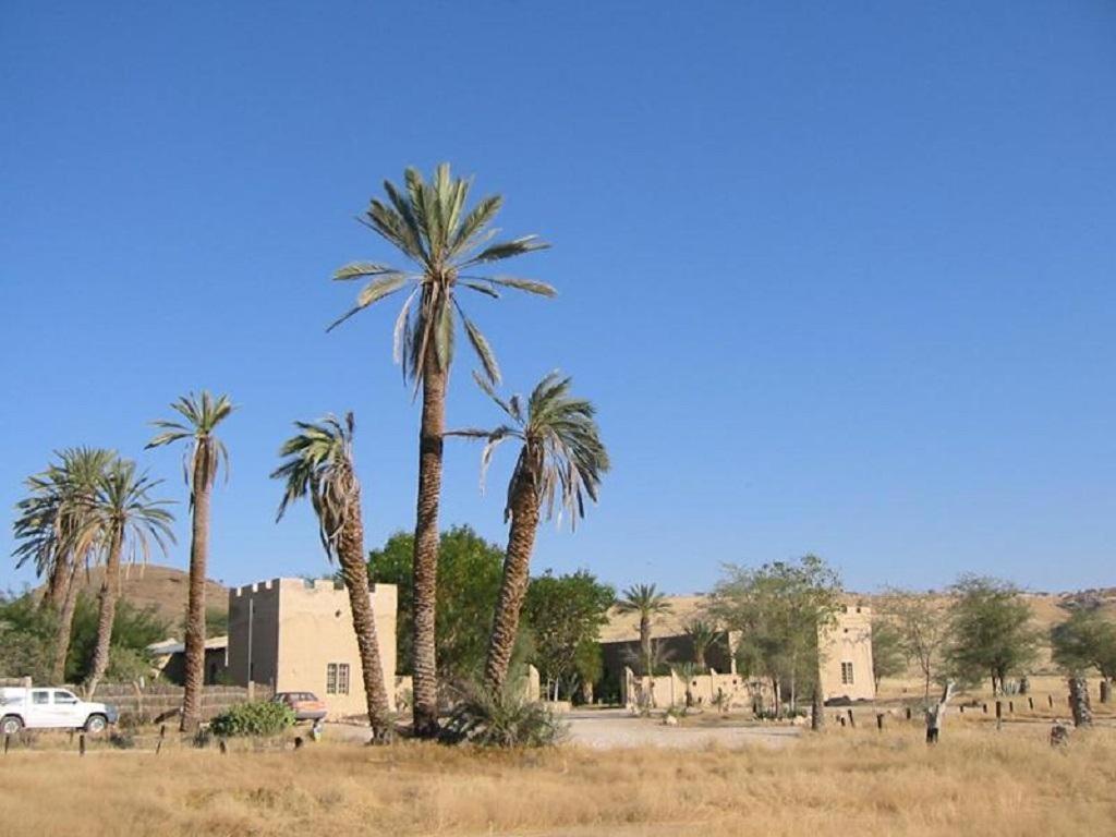 Fort Sesfontein Lodge & Safaris מראה חיצוני תמונה