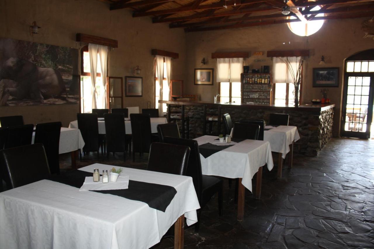Fort Sesfontein Lodge & Safaris מראה חיצוני תמונה