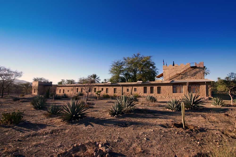 Fort Sesfontein Lodge & Safaris מראה חיצוני תמונה