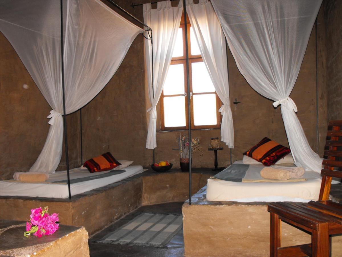 Fort Sesfontein Lodge & Safaris מראה חיצוני תמונה